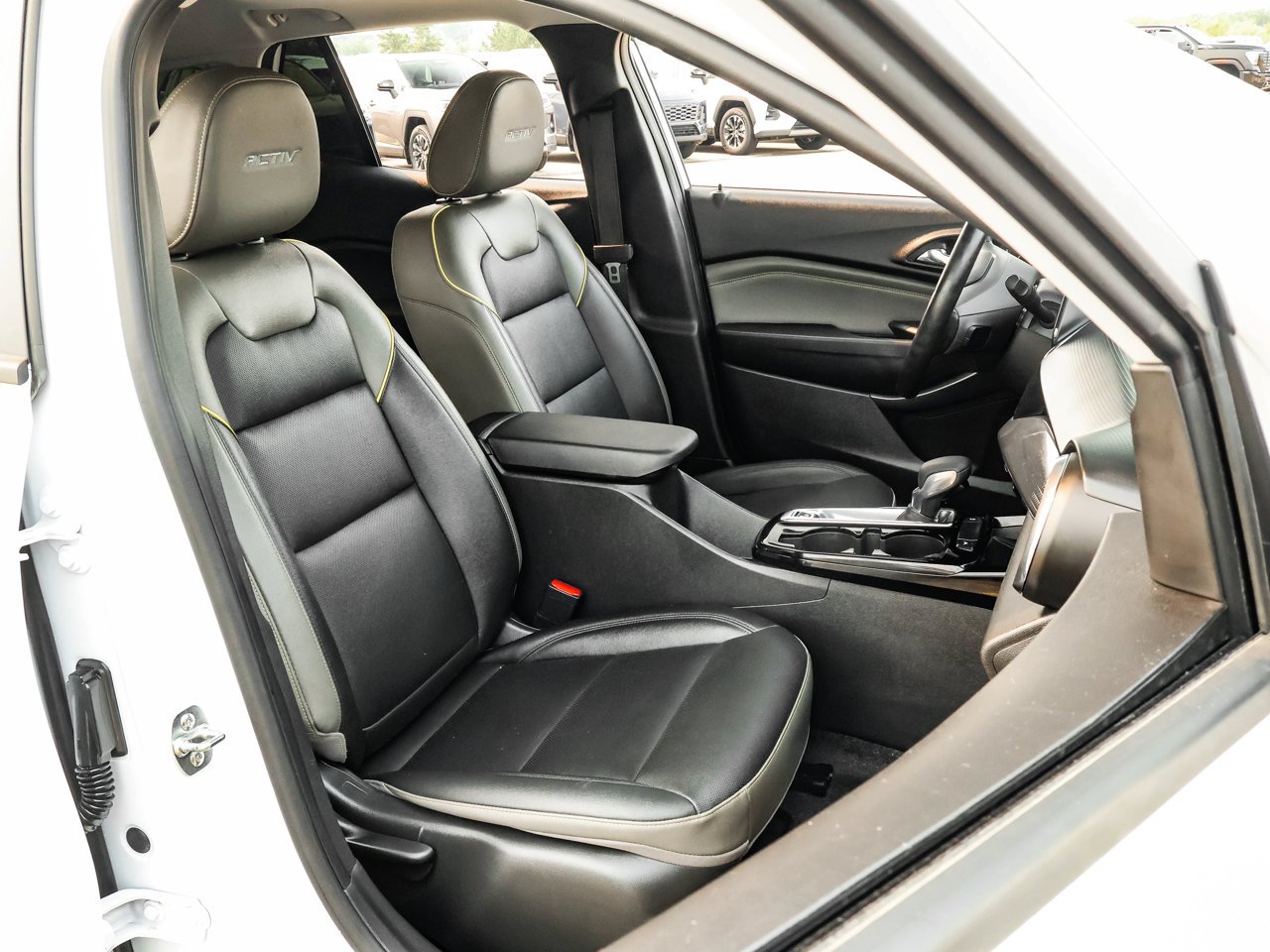 2025 Chevrolet Trax FWD 4dr ACTIV White Sherwood Park - photo #14