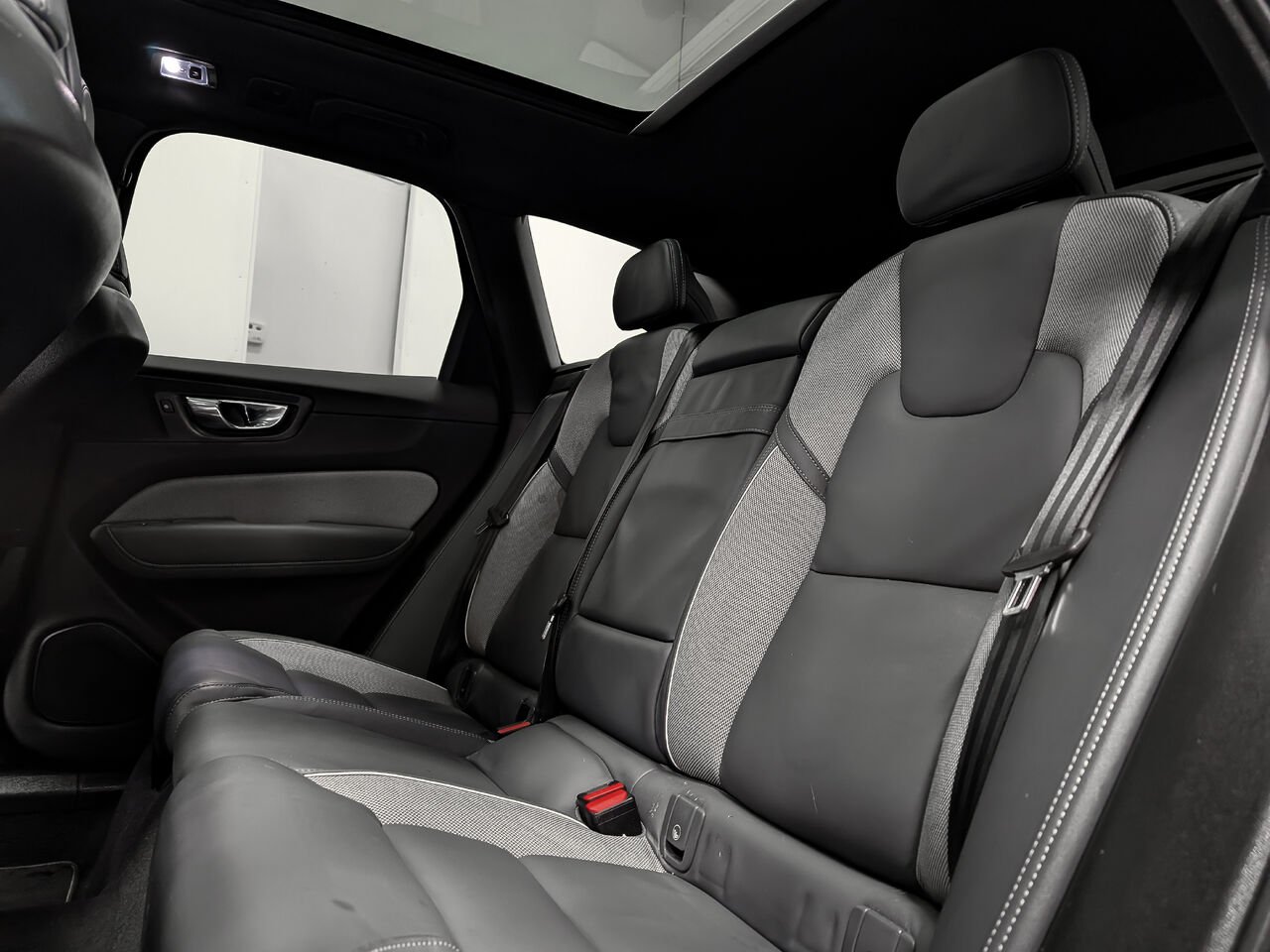 Volvo XC60 T6 AWD R-Design Toit pano Volant+sièges chauffants 2020 Autre Sherbrooke - photo #9
