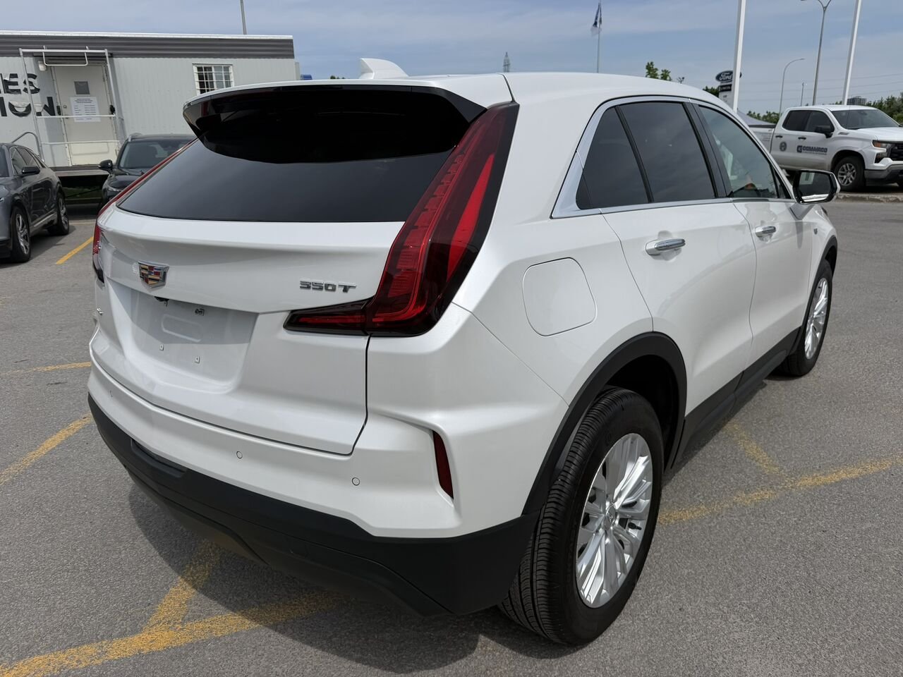 2024 Cadillac XT4 LURURY AWD FINANCEMENT À PARTIR DE 3.99% White Laval - photo #13