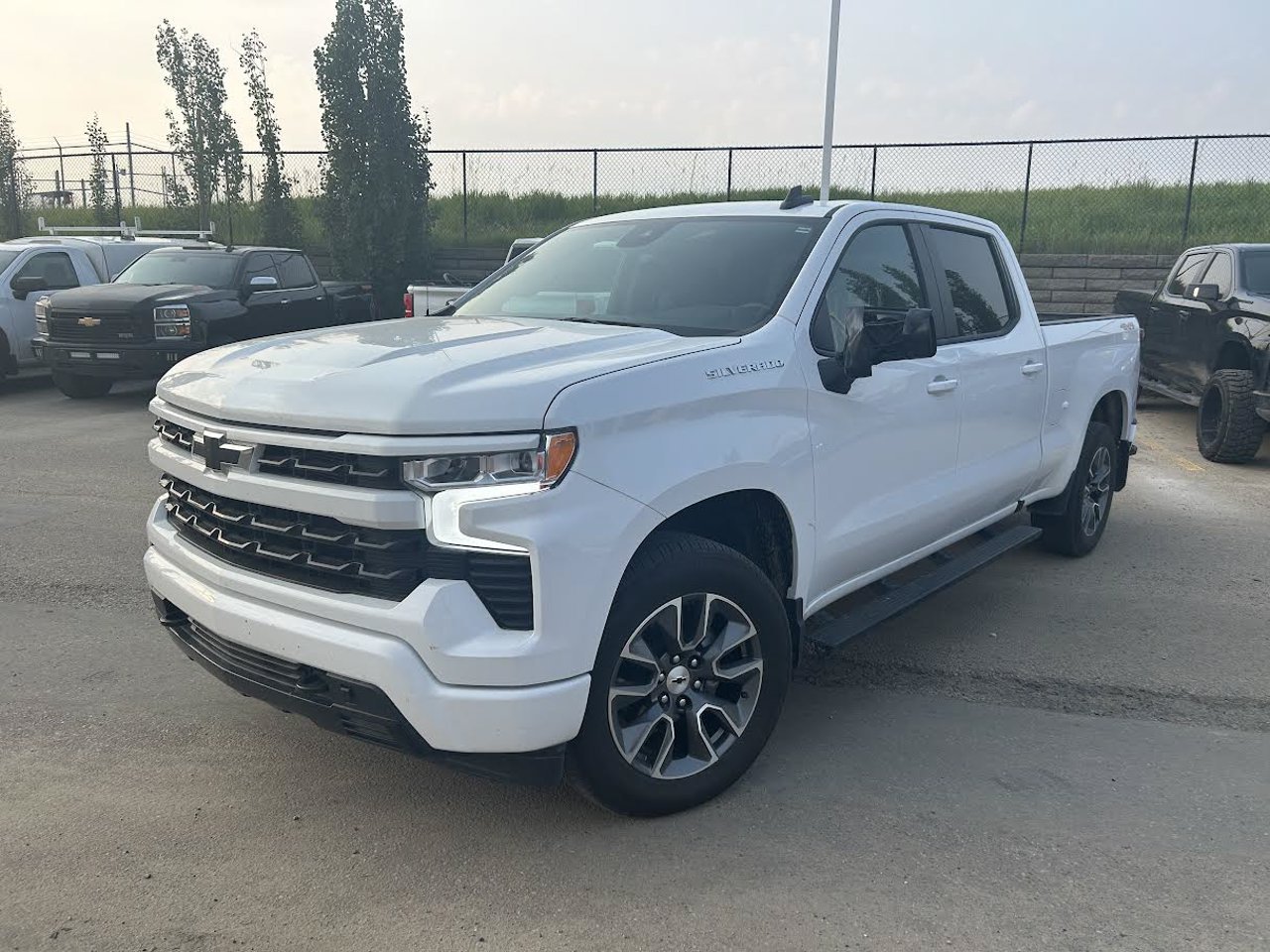 2024 Chevrolet Silverado 1500 4WD Crew Cab 147 RST White Sherwood Park - photo #2