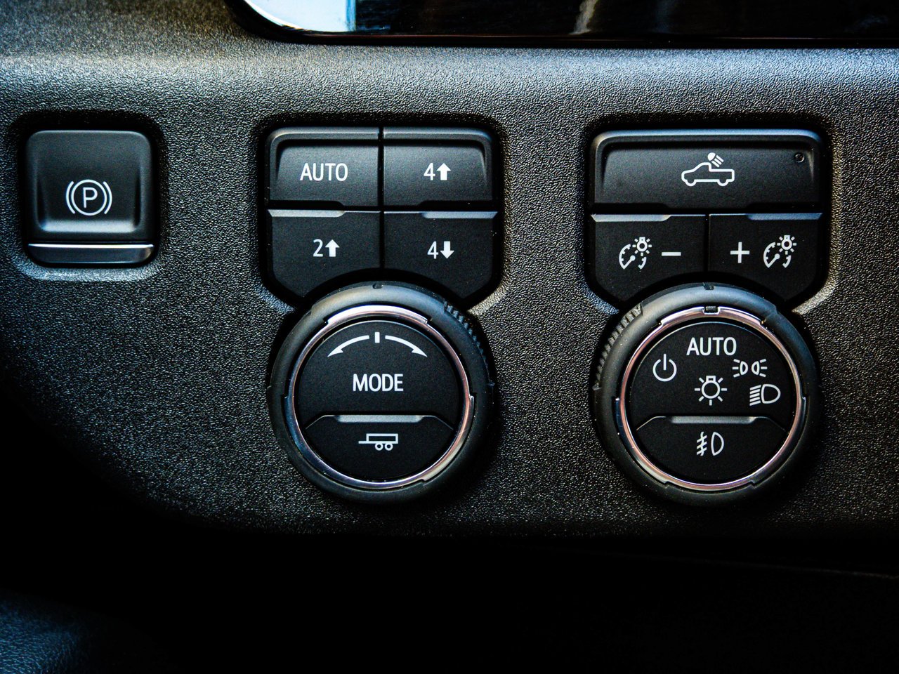 2023 Chevrolet Silverado 1500 4WD Crew Cab 147 RST White Sherwood Park - photo #17
