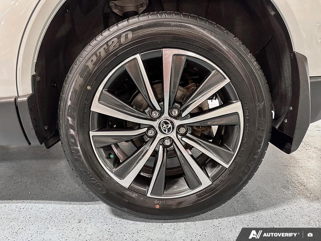 2023 Toyota Venza 2602013A | LE White Edmonton - photo #5