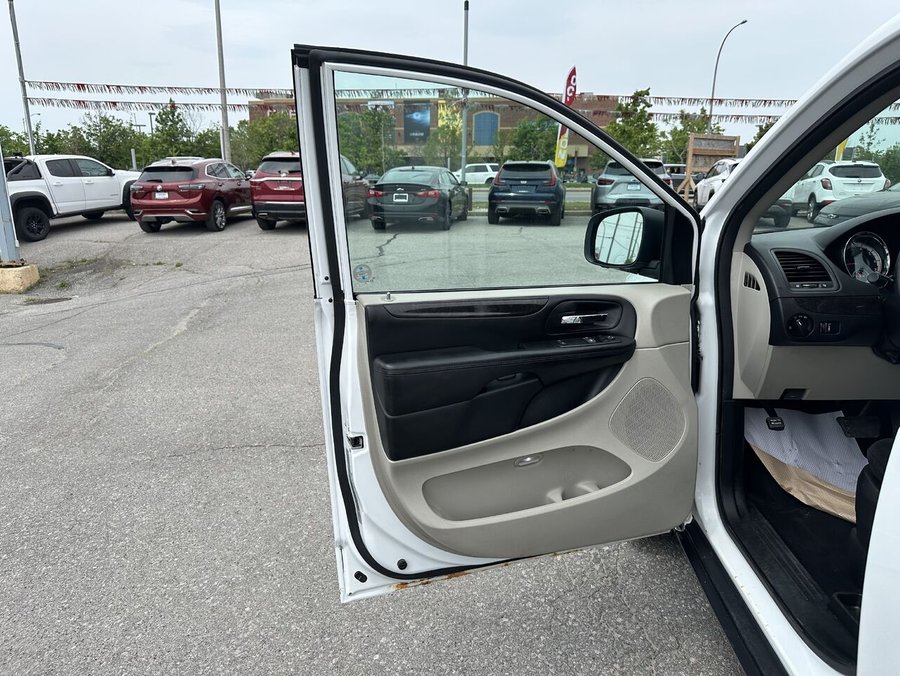 2016 DODGE GRAND CARAVAN SE 2016 White