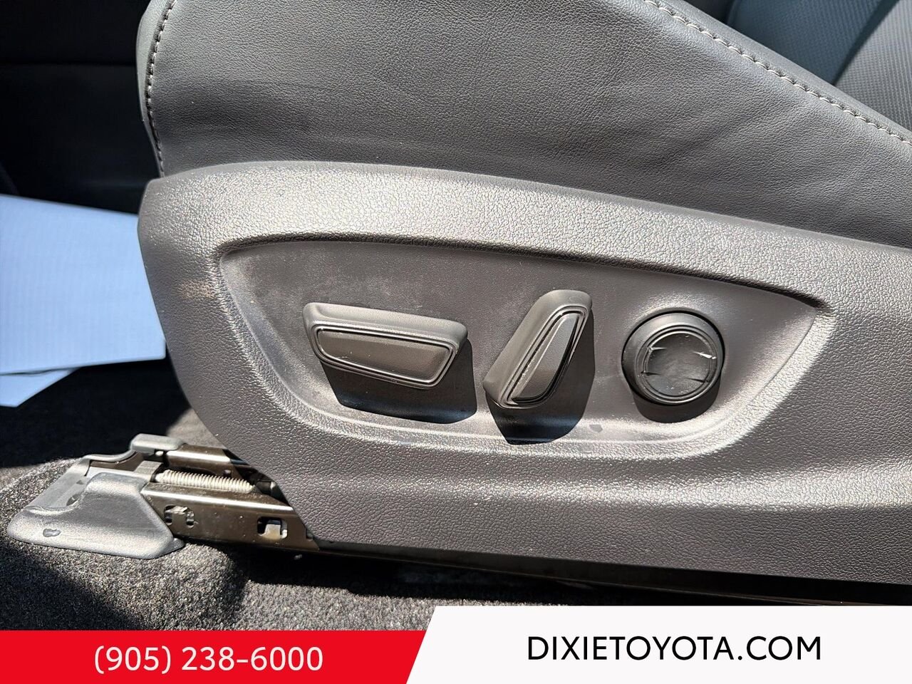 2026 Toyota Crown HYBRID PLATNIUM AWD / CLEAN CARFAX / HEATED AND VENTILATED SEATS / ALLOY WHEELS / CARPLAY AND ANDROID AUTO Mississauga - photo #9