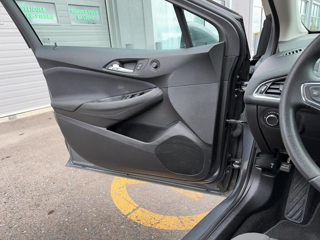 2018 Chevrolet Cruze VIN 1G1BE5SMXJ7122938 Grey Baie-Comeau - photo #9