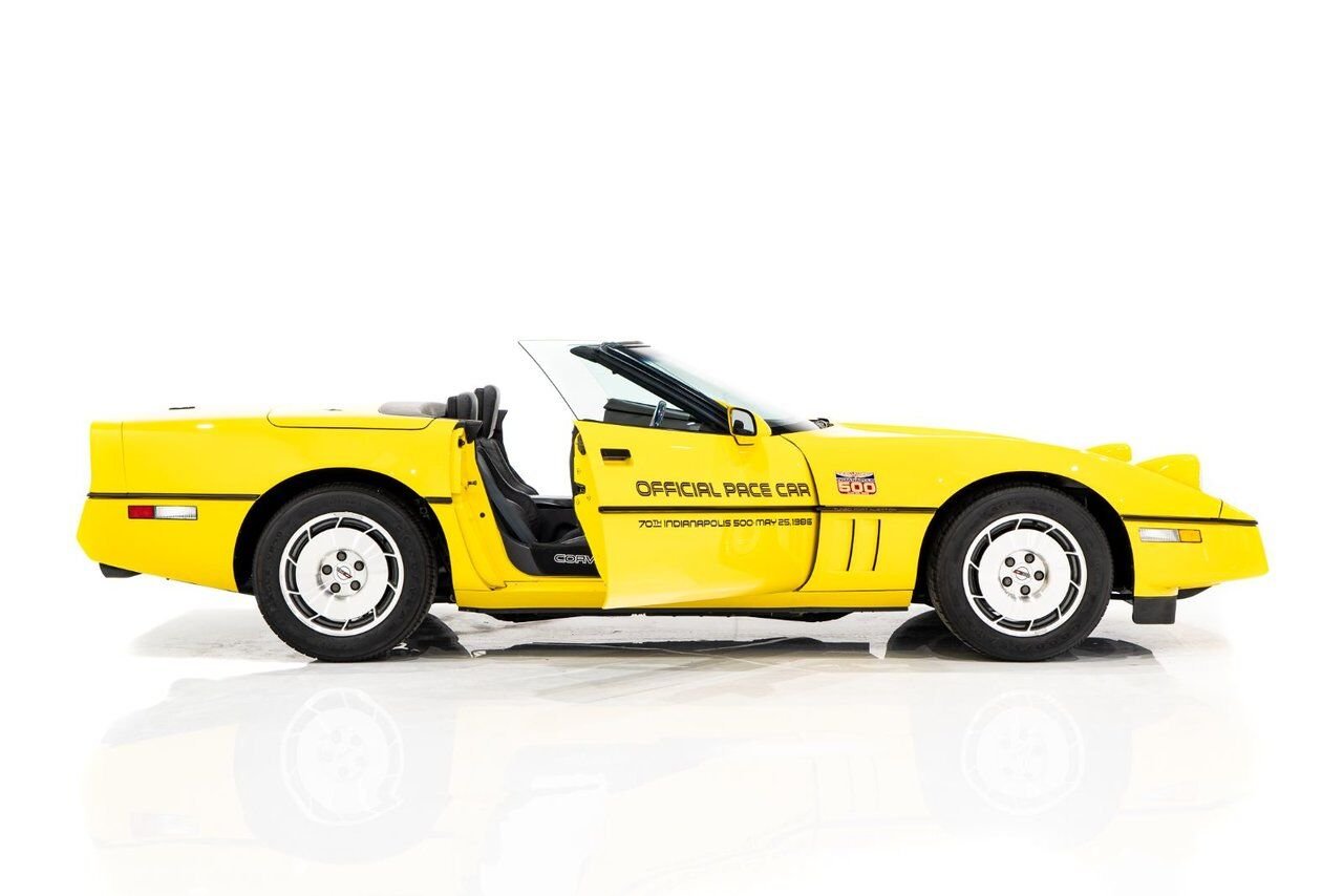 1986 Chevrolet Corvette Pace Car livery with only 17,380km (10,800miles) Yellow Montreal - photo #53