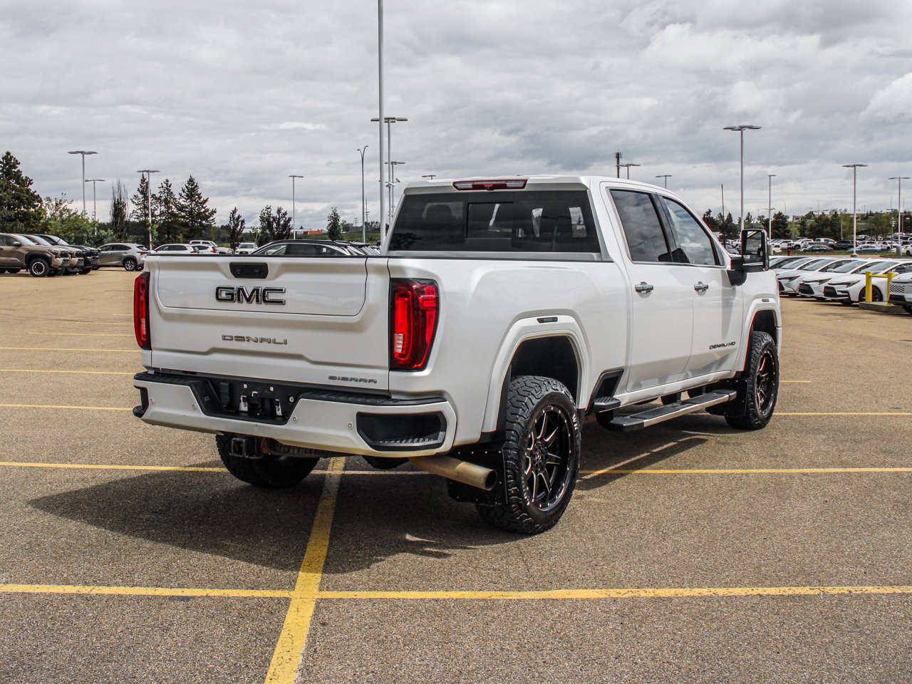 2023 GMC Sierra 2500HD 4WD Crew Cab 159 Denali White Sherwood Park - photo #8
