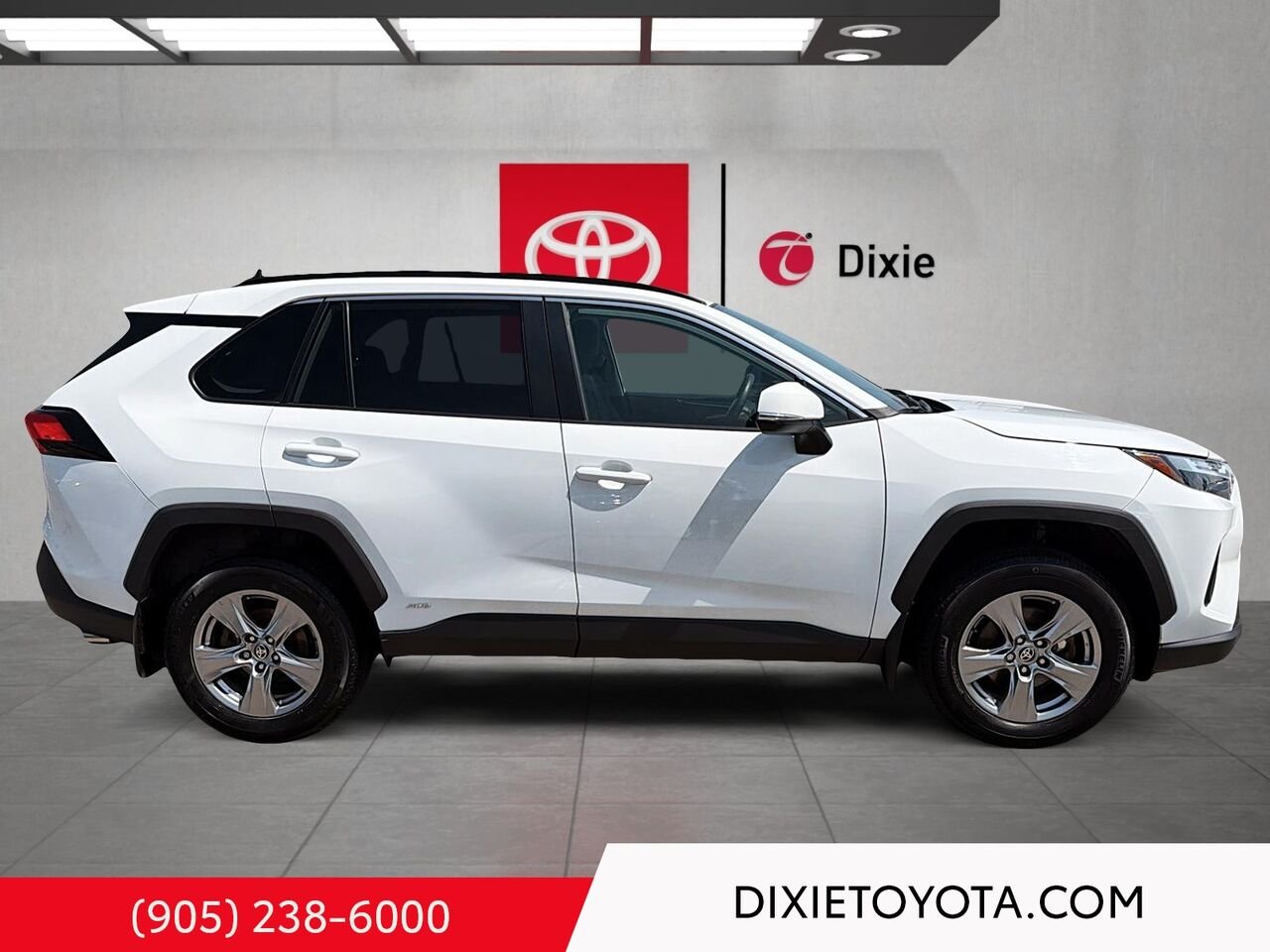 2024 Toyota RAV4 Hybrid XLE AWD / CLEAN CARFAX / HEATED SEATS / MOONROOF / ALLOY WHEELS / CARPLAY AND ANDROID AUTO Mississauga - photo #2