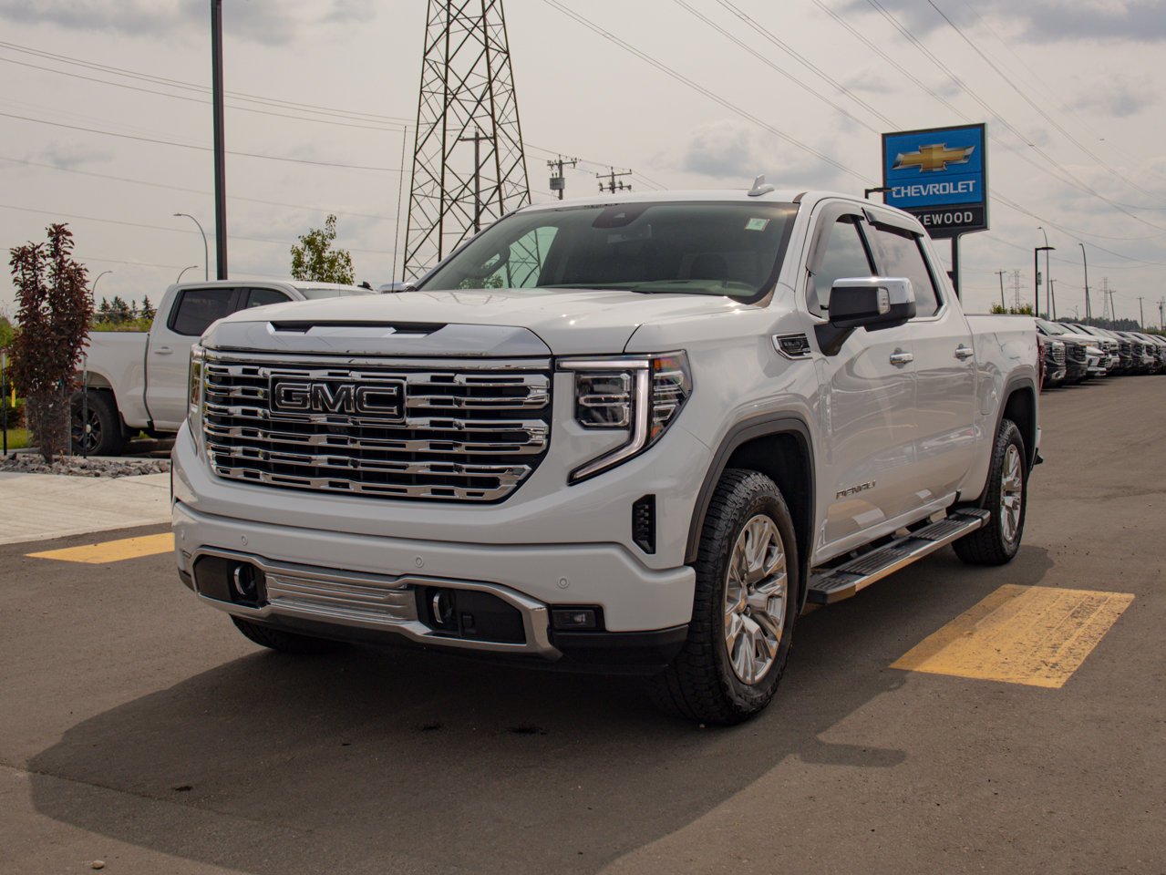 2024 GMC Sierra 1500 4WD Crew Cab 147 Denali White Sherwood Park - photo #3