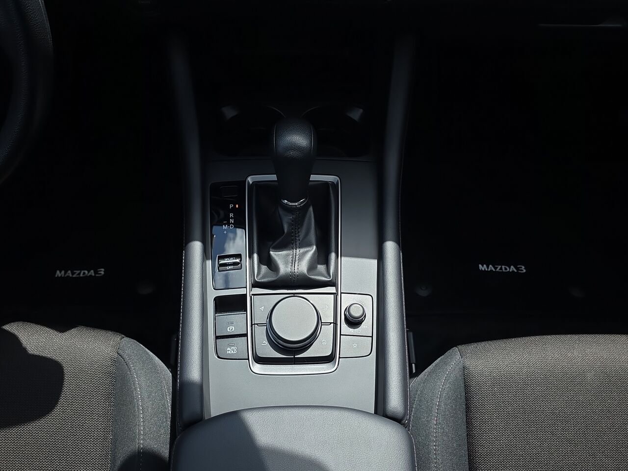 2025 Mazda Mazda3 GX TA BA, commande audio au volant, détecteur d'angles morts, cruise control White Val-David - photo #10