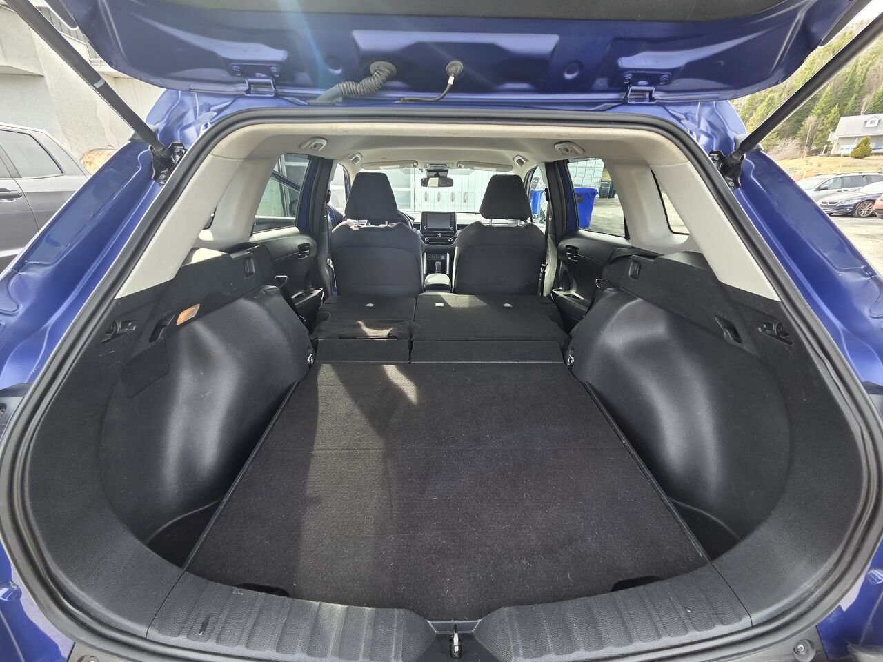 Toyota Corolla Cross LE TI 2022 Bleu choc métallisé Lac-Etchemin - photo #13