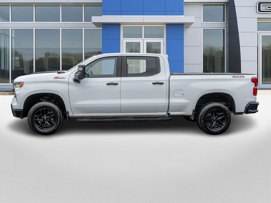 Chevrolet Silverado 1500 LT Trail Boss cabine multiplace 4RM 157 po 2024 Blanc
