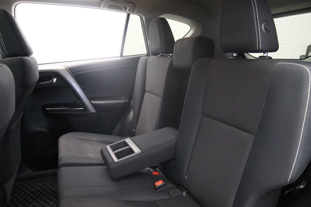 2018 Toyota RAV4 VIN 2T3RFREV9JW852844 Grey Baie-Comeau - photo #8