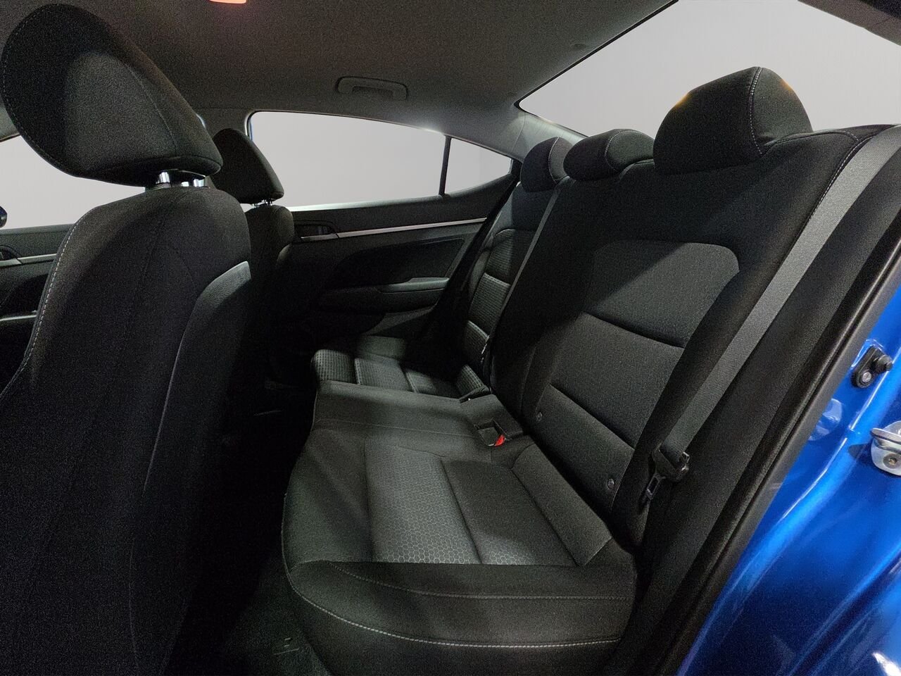 Hyundai Elantra Berline 4 portes, boîte automatique, GL, volant chauffant, caméra de recul 2017 Bleu Val-David - photo #14