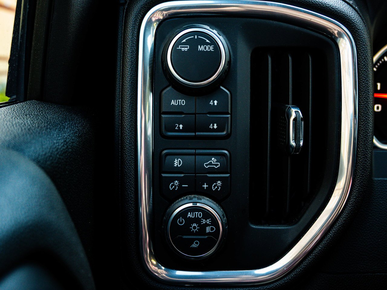 2023 Chevrolet Silverado 3500HD 4WD Crew Cab 159 High Country Black Sherwood Park - photo #18