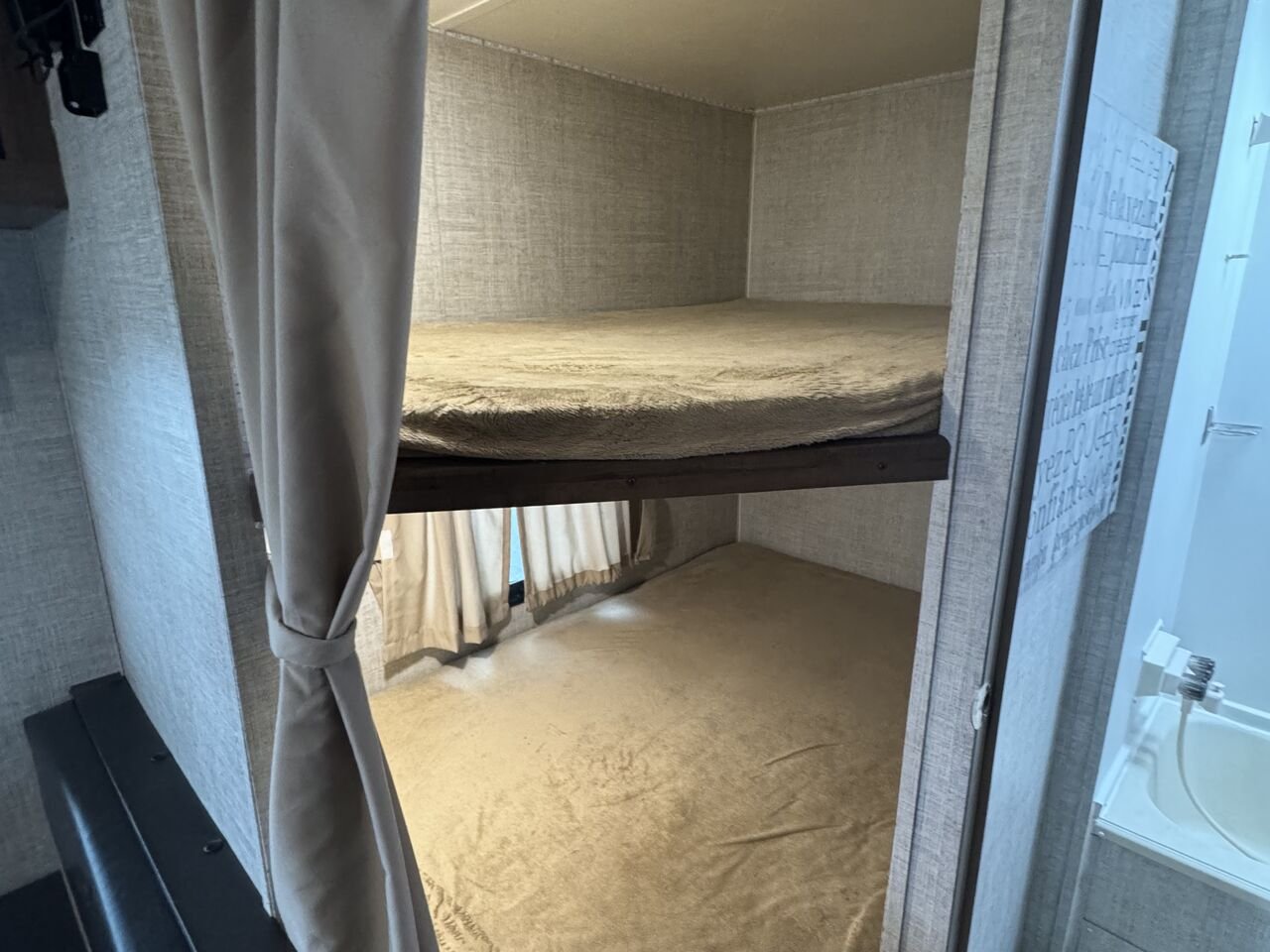 GRAND RIVER 267BH. BUNKHOUSE ULTRALITE SERIES 2019 Blanc Granby - photo #17