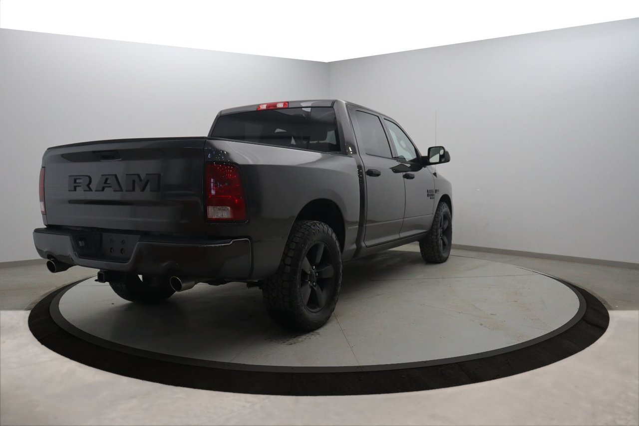 2020 Ram 1500 Classic VIN 3C6RR7KT4LG183911 Grey Chicoutimi - photo #3