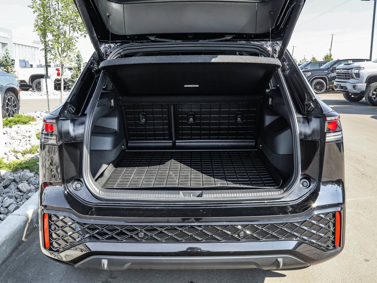 2026 Volkswagen Tiguan Highline Turbo R-Line 4MOTION Black Sherwood Park - photo #8
