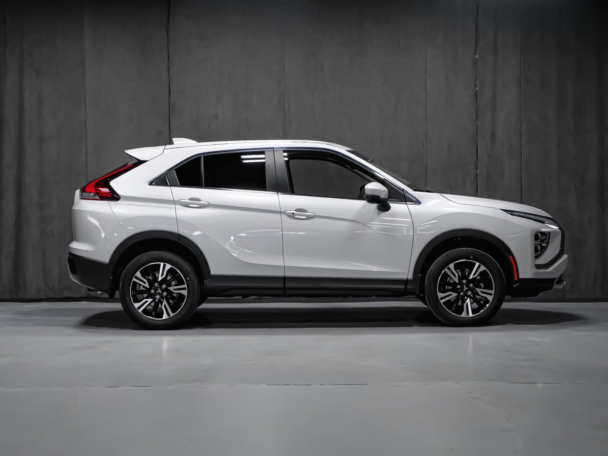 2026 Mitsubishi Eclipse Cross SE White Diamond Montreal - photo #3