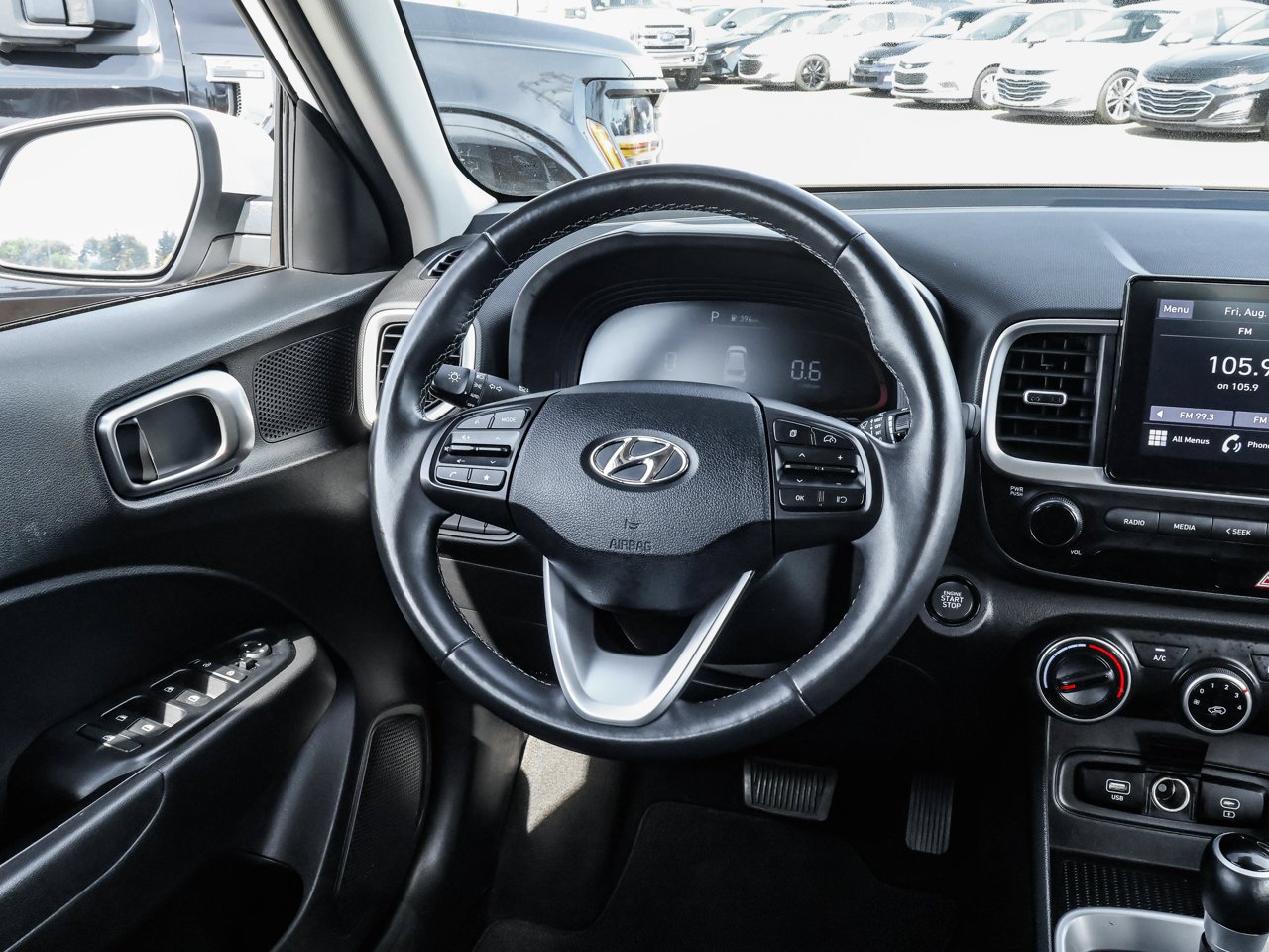 2025 Hyundai Venue Preferred IVT White Sherwood Park - photo #16