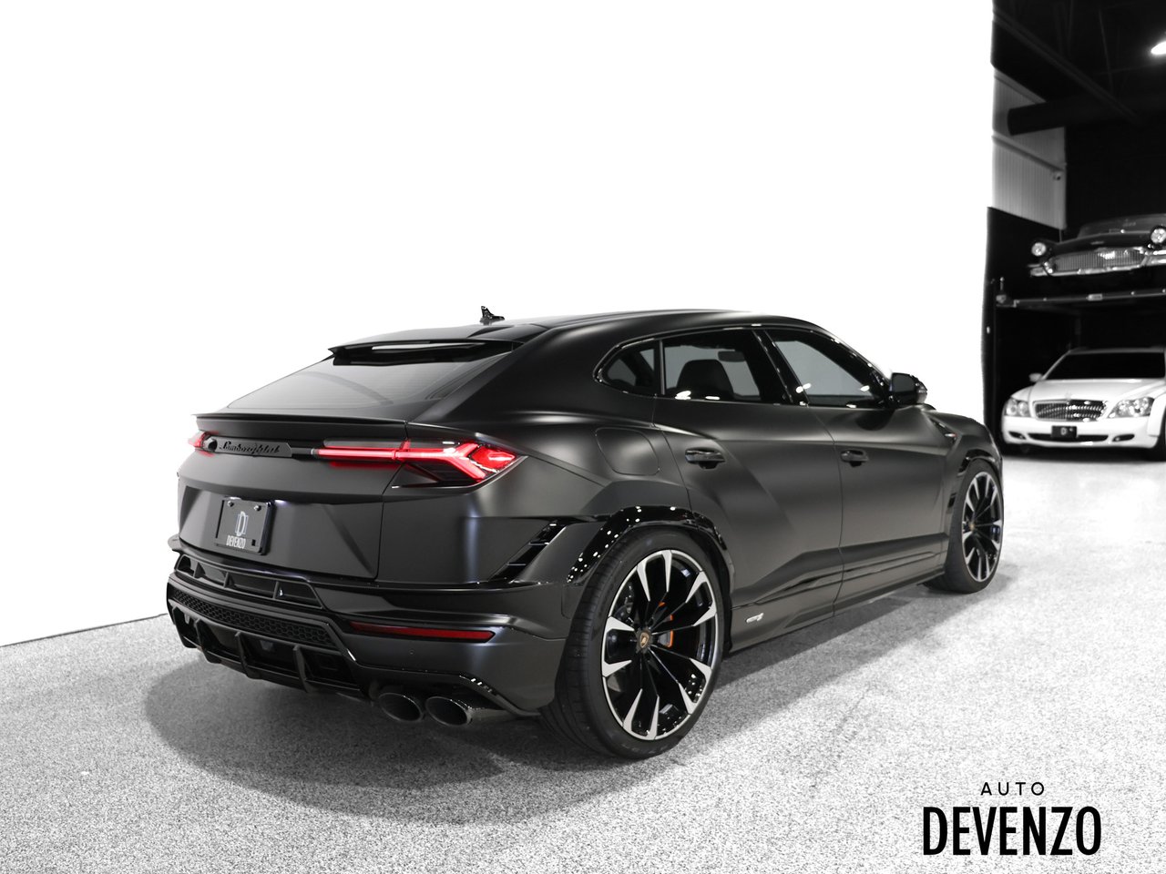 2023 Lamborghini Urus Black Saint-Eustache - photo #2