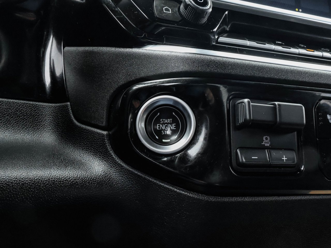 2024 Chevrolet Silverado 1500 4WD Crew Cab 147 RST Black Sherwood Park - photo #24