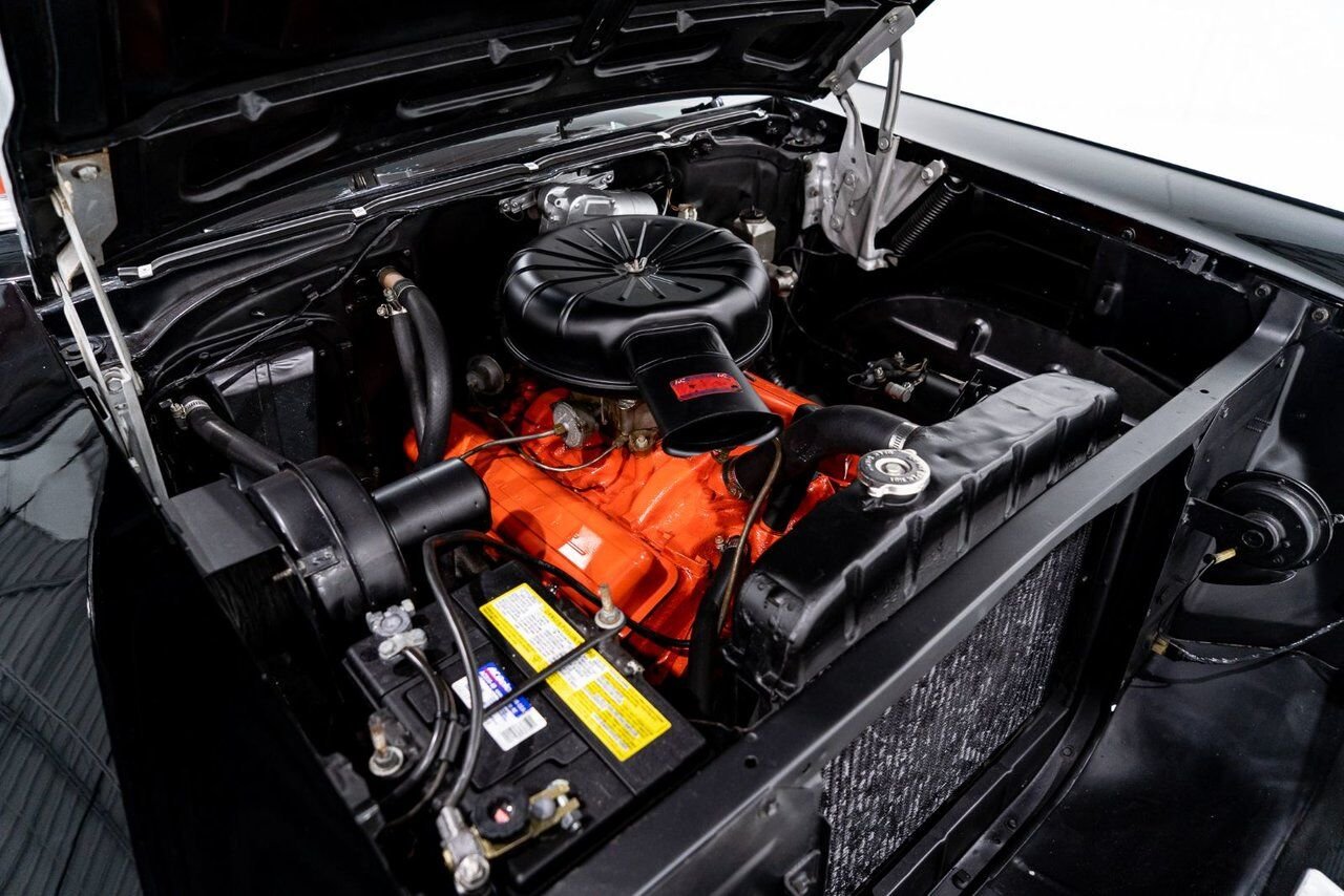 Chevrolet Bel Air Beautifully presented. Restored in desirable color combo | PRIX EN USD 1957 Noir Montréal - photo #15