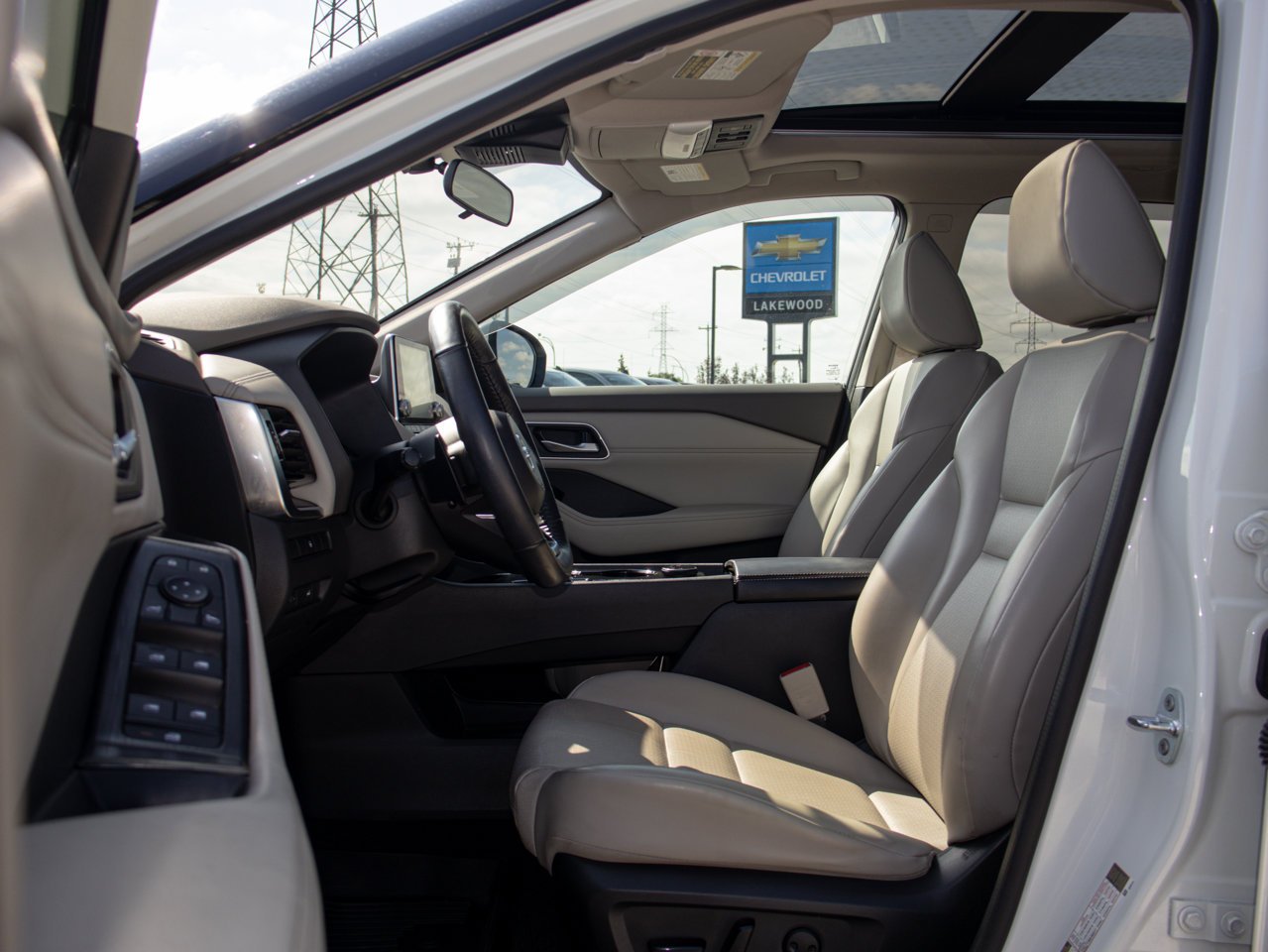 2021 Nissan Rogue AWD SV White Sherwood Park - photo #17