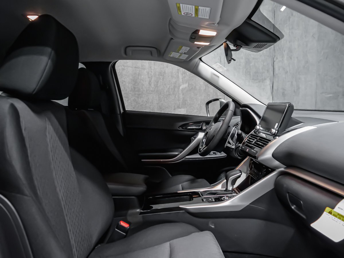 2026 Mitsubishi Eclipse Cross SE Titanium Grey Metallic Montreal - photo #16