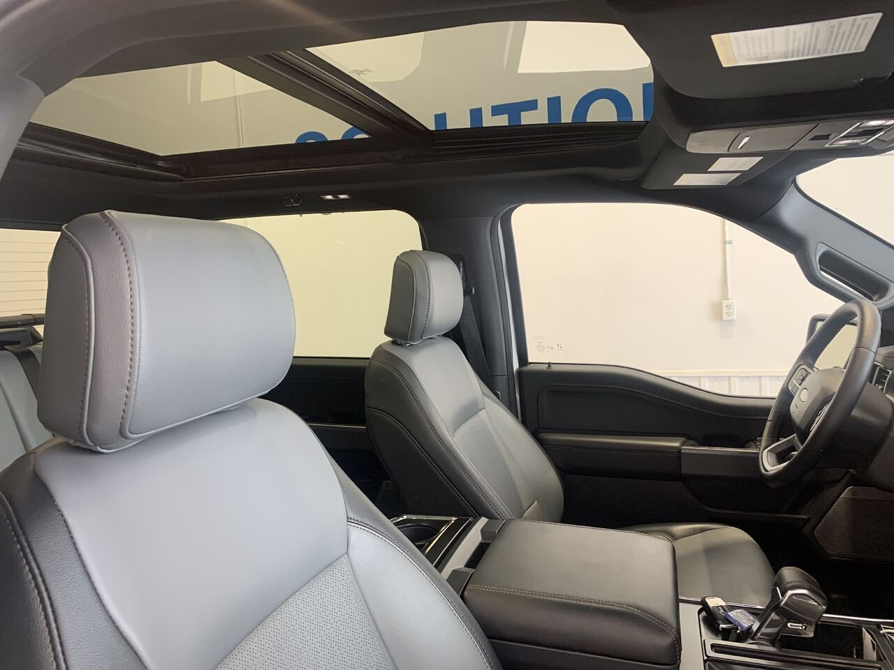 2025 Ford F-150 Lightning White Châteauguay - photo #10