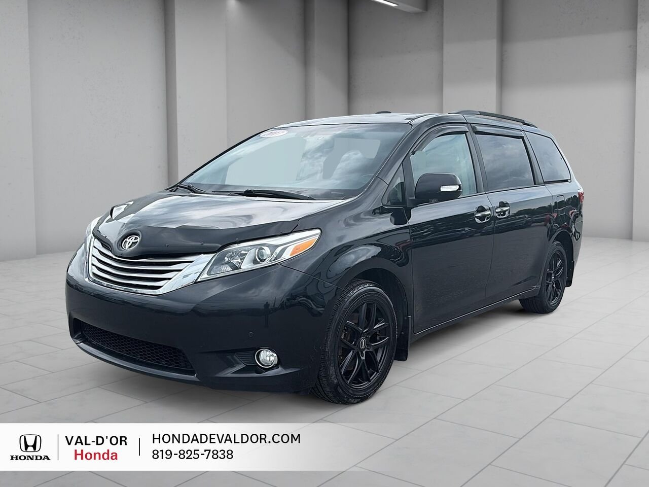 2017 Toyota Sienna XLE 7 places 5 portes AWD Black Val-d'Or - photo #0