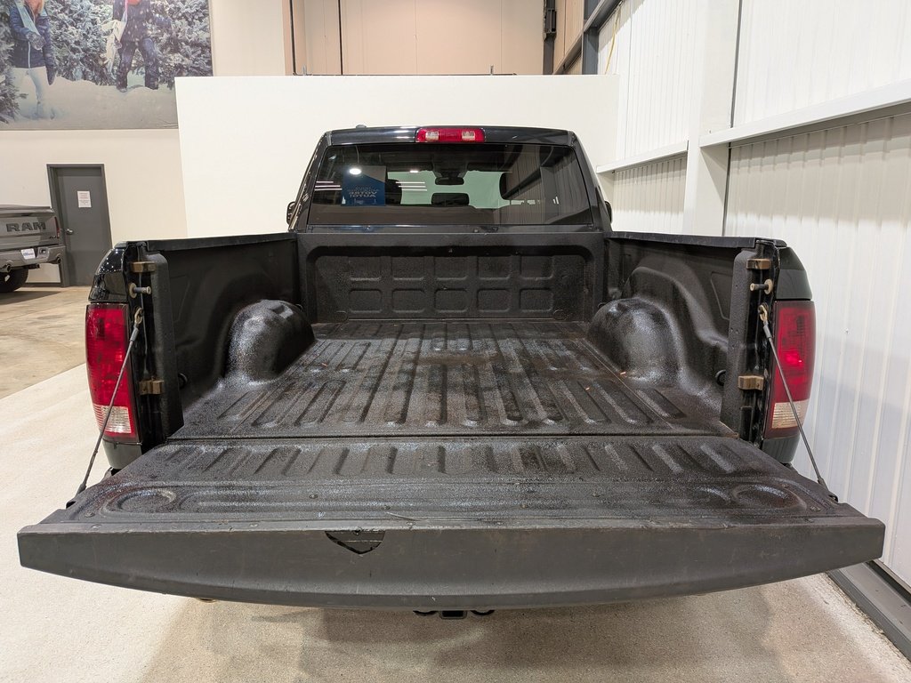 2018 Ram 1500 Express 4x4 Quad Cab 6'4" Box *Ltd Avail* Black Val-David - photo #8