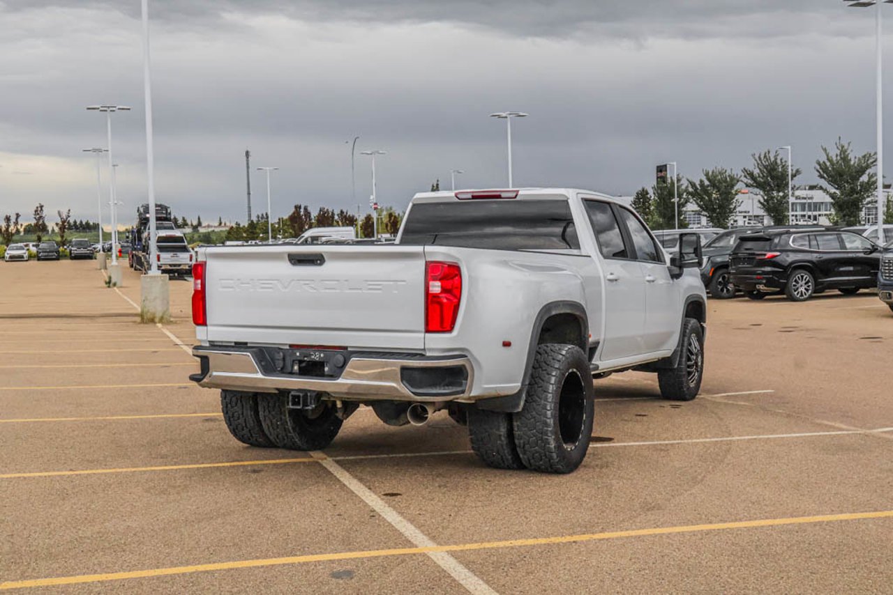 2020 Chevrolet Silverado 3500HD 4WD Crew Cab 172 LT White Sherwood Park - photo #8