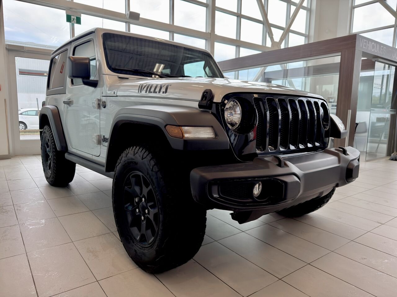 2022 Jeep Wrangler Silver Notre-Dame-des-Prairies - photo #5