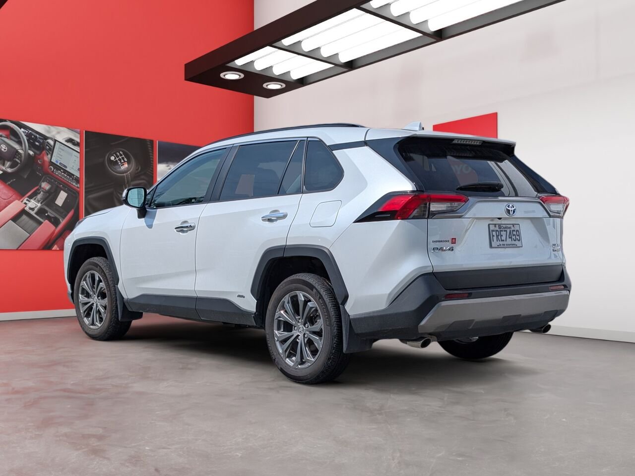 Toyota RAV4 Hybride hybride Limited/SIÈGES CHAUFFANTS ET VENTILLÉS/TOIT OUVRANT/VOLANT CHAUFFANT/SIÈGES EN CUIR/AC 2024 Frisson glacé nacré Sherbrooke - photo #1