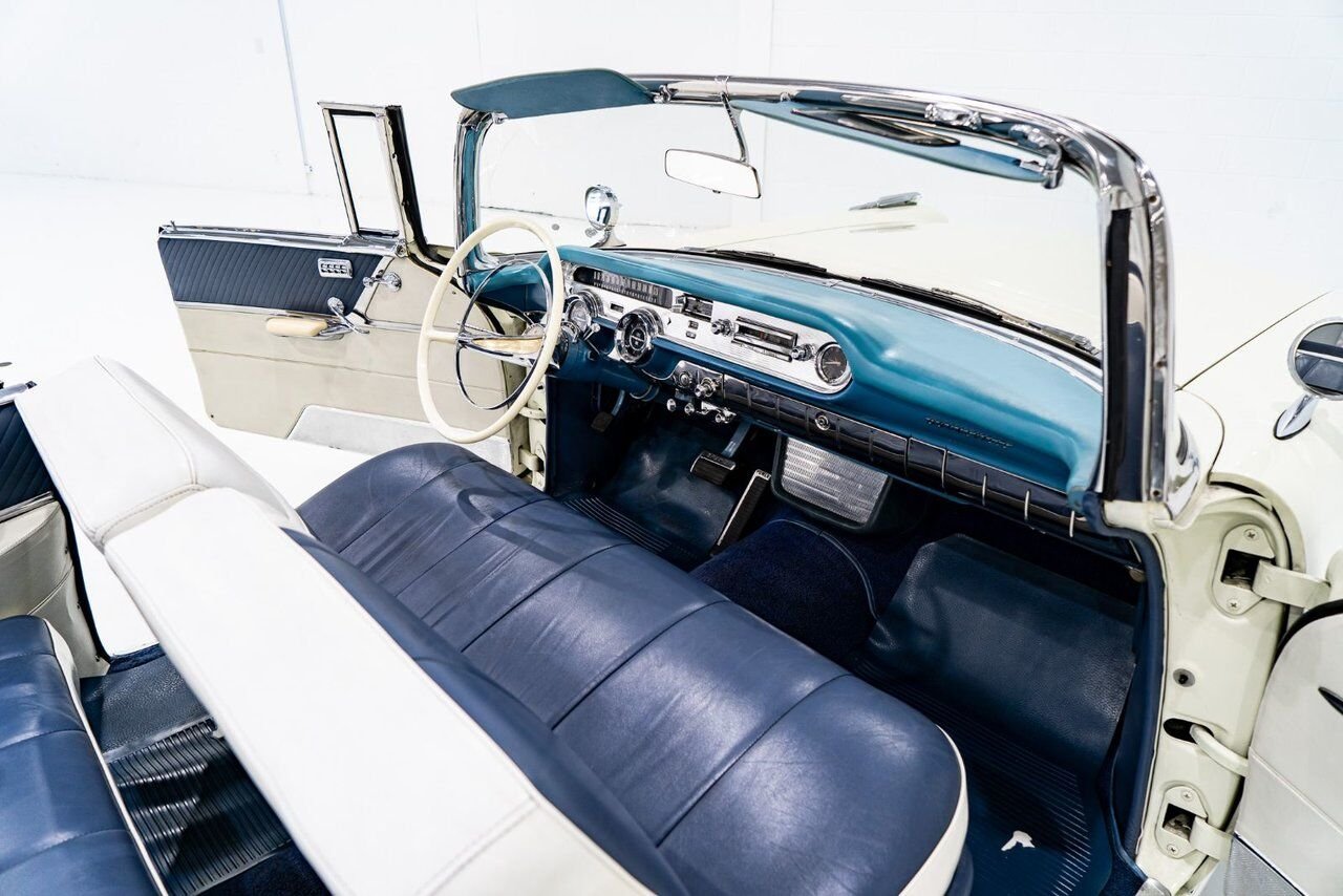 1957 Pontiac Bonneville *PRICE IN USD* Fuel injected 347/315HP 1 of 630 produced White Montreal - photo #64