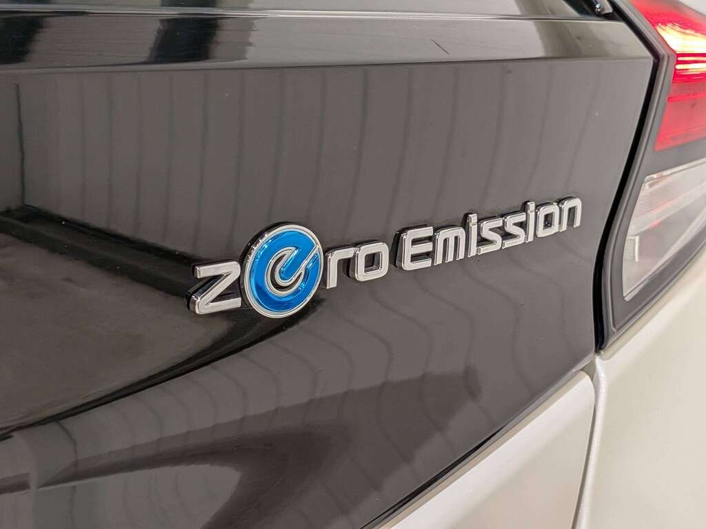 2020 Nissan LEAF SL PLUS Hatchback White Val-David - photo #37