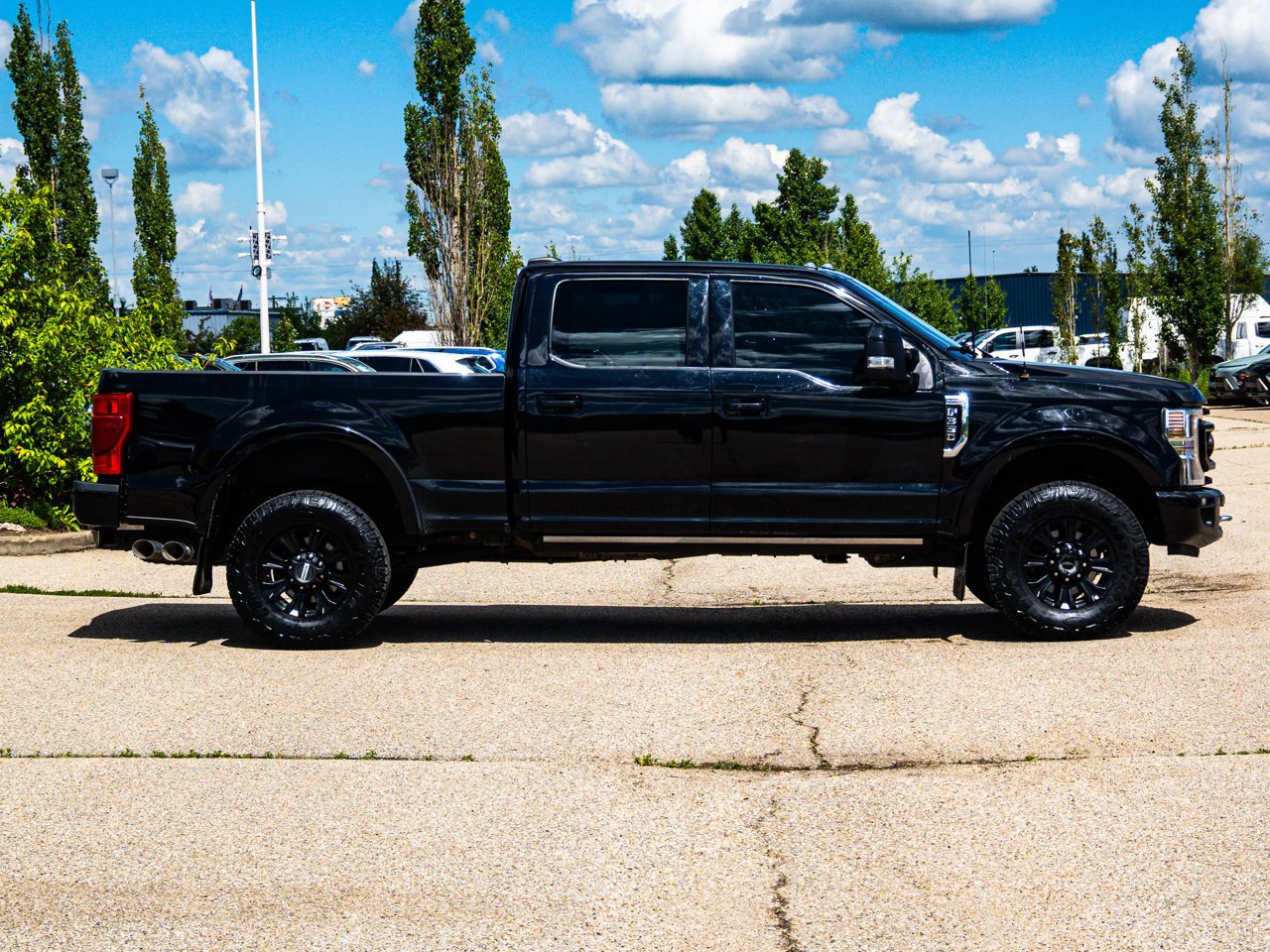 2022 Ford Super Duty F-350 SRW Platinum 4WD Crew Cab 6.75' Box Black Sherwood Park - photo #13