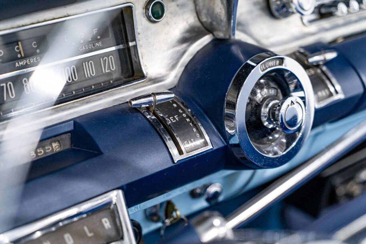 Buick Special 364/300HP NailHead 1 of only 2,056 | PRICE IN USD 1957 Bleu Montréal - photo #12