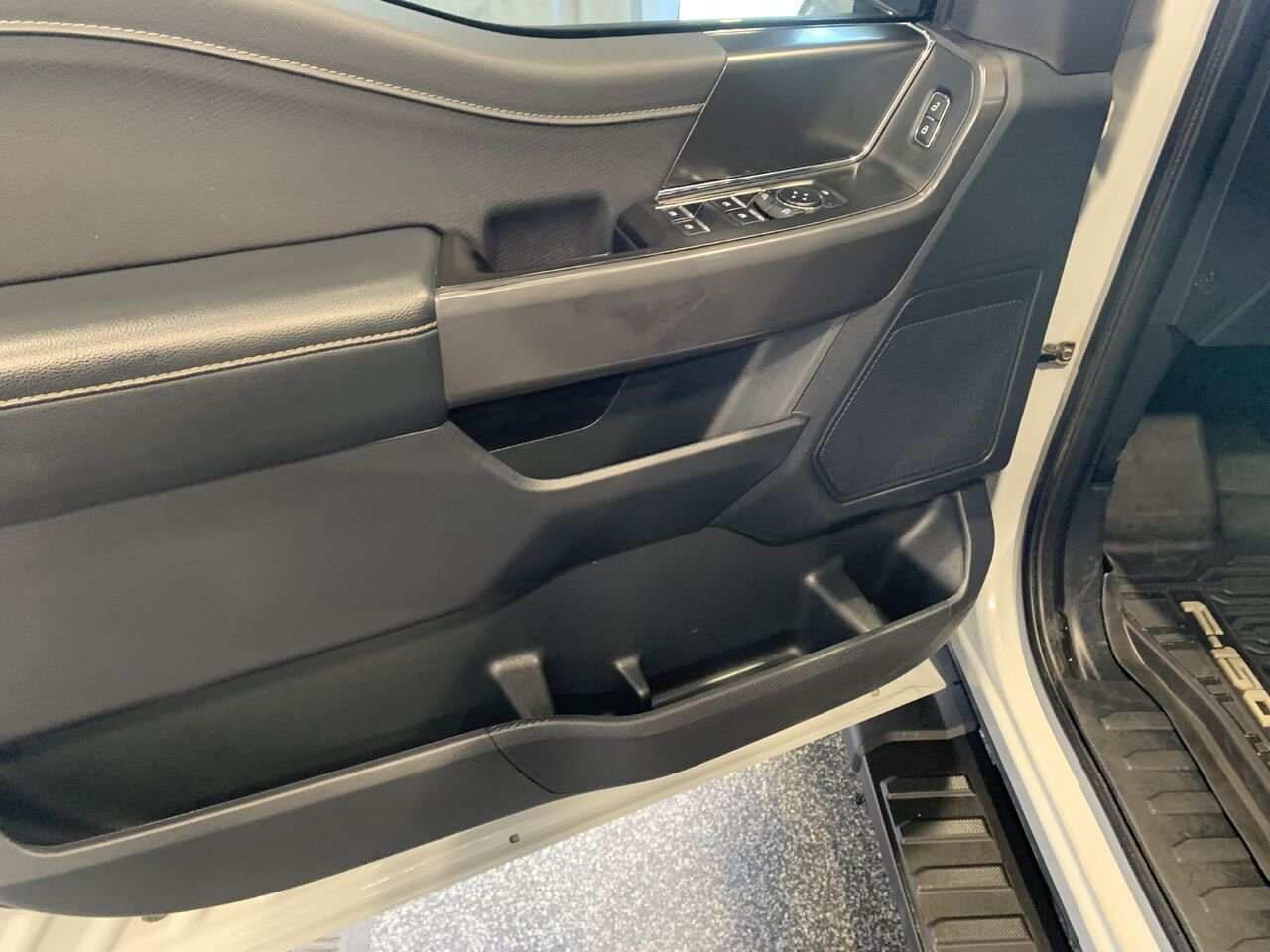 Ford F-150 F150 XLT CREW CAB SHORT BOX 2024 Gris Châteauguay - photo #23
