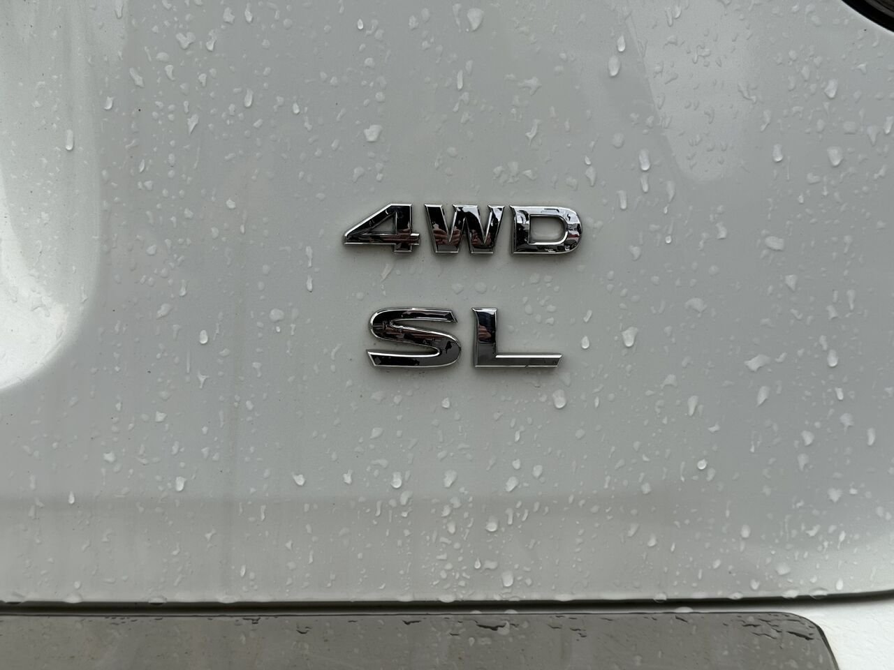 2014 Nissan Pathfinder AWD White Granby - photo #6