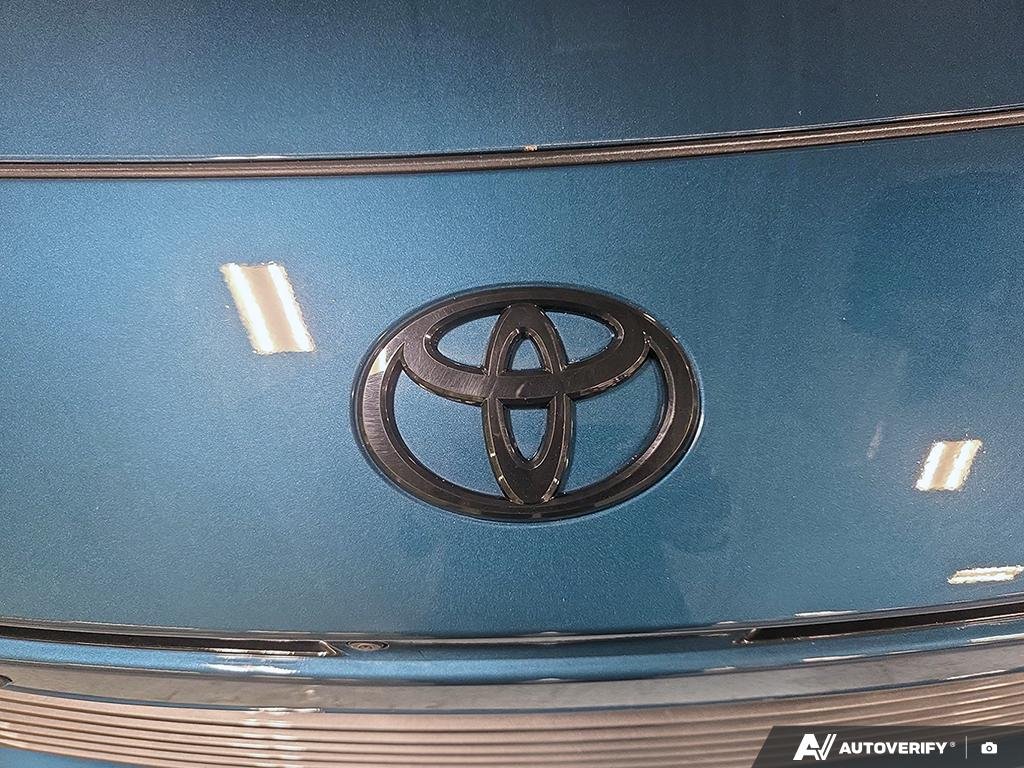 2025 Toyota Camry S2502111 | XLE Blue Edmonton - photo #8
