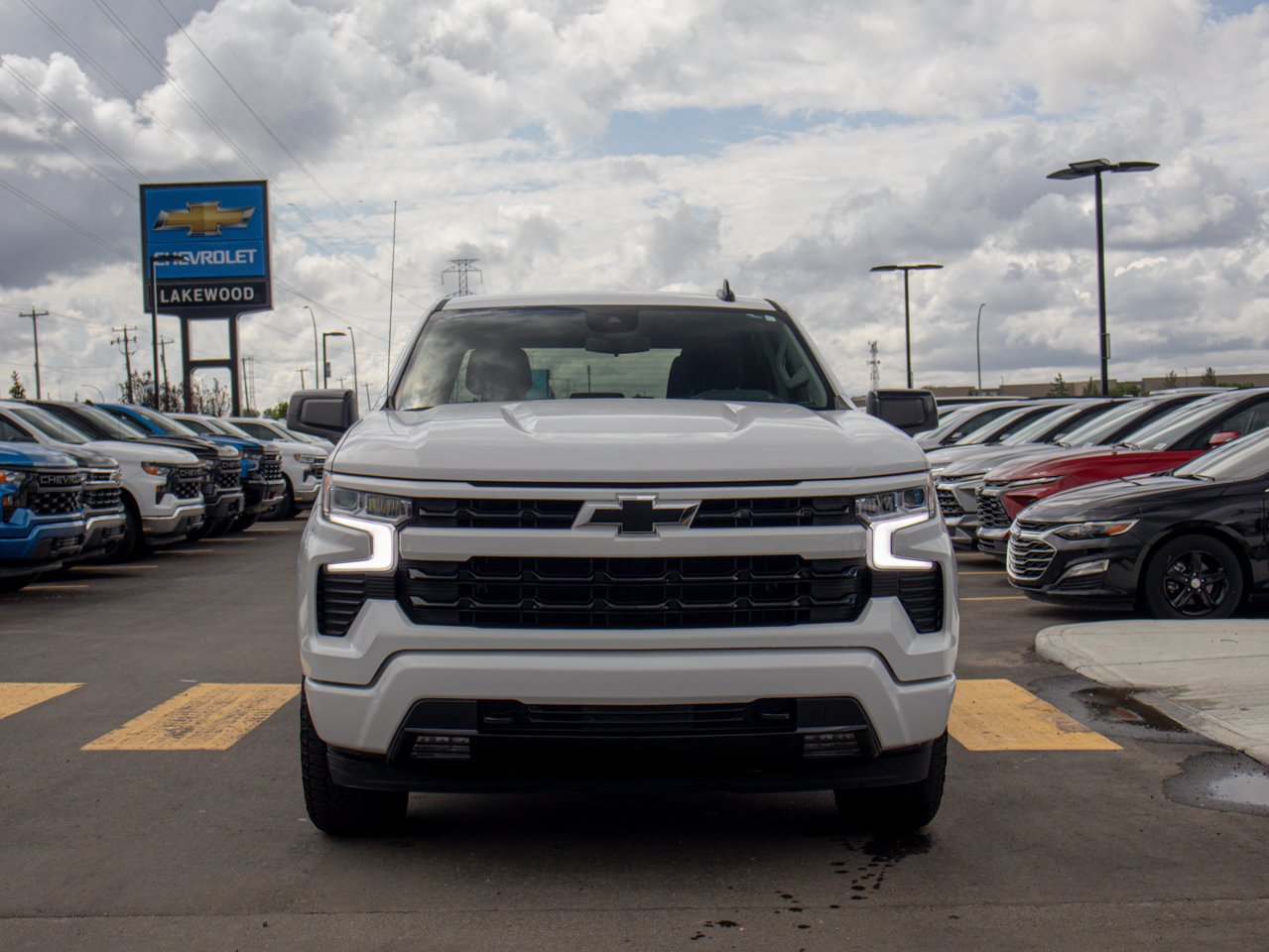 2024 Chevrolet Silverado 1500 4WD Crew Cab 147 RST White Sherwood Park - photo #2