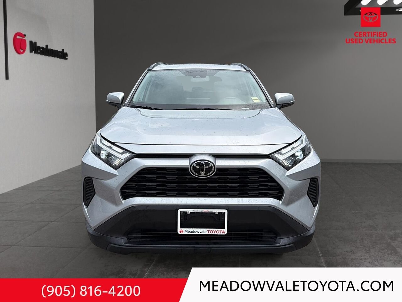 2025 Toyota RAV4 Heated steering wheel, Back-up Camera, Power moonroof, power liftgate Silver Mississauga - photo #1
