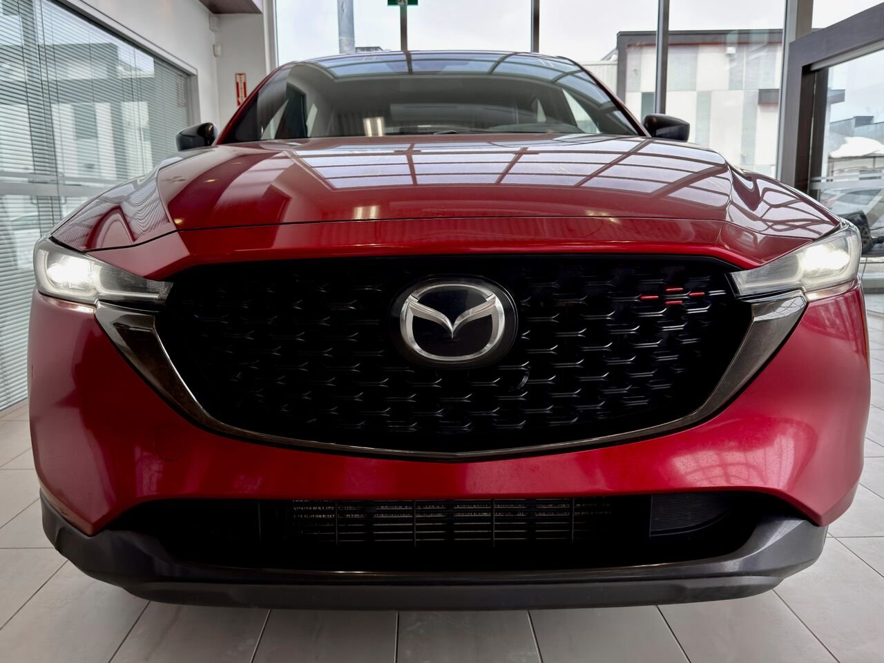 2022 Mazda CX-5 Red Notre-Dame-des-Prairies - photo #5