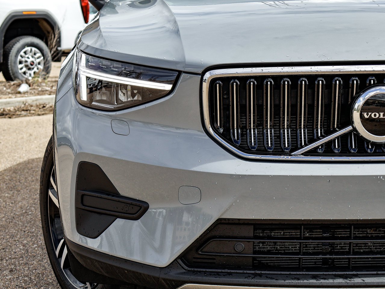 2025 Volvo XC40 B5 AWD Core Bright Theme Grey Sherwood Park - photo #4