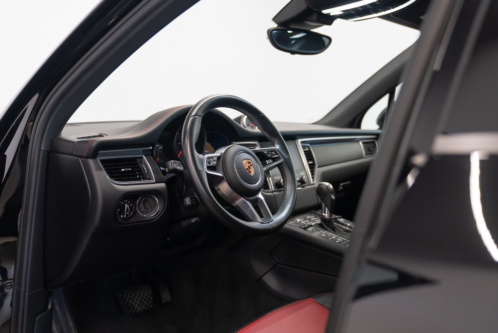 2018 Porsche Macan Sport \\ LOW KM Black Kirkland - photo #14