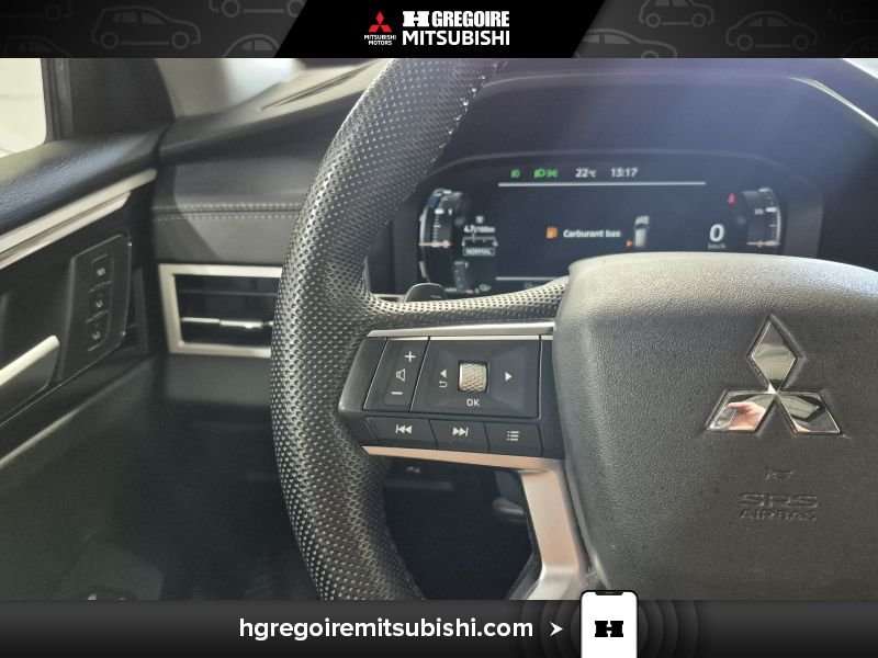 2023 Mitsubishi Outlander Plug-In Hybrid Black Saint-Eustache - photo #20