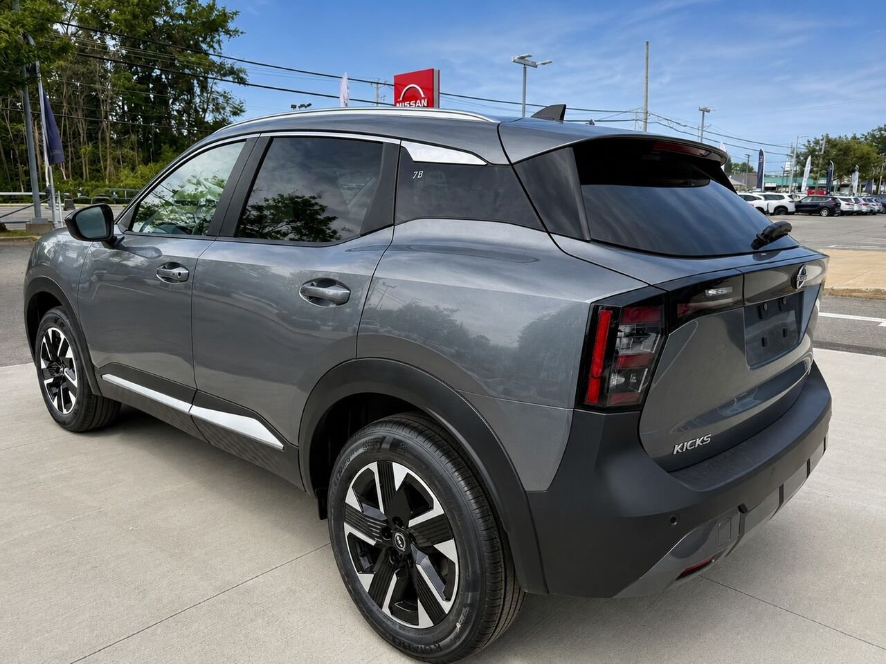 NISSAN Kicks KICKS SV PRIVIL GE 2026 Gris poudre métallisé Châteauguay - photo #2