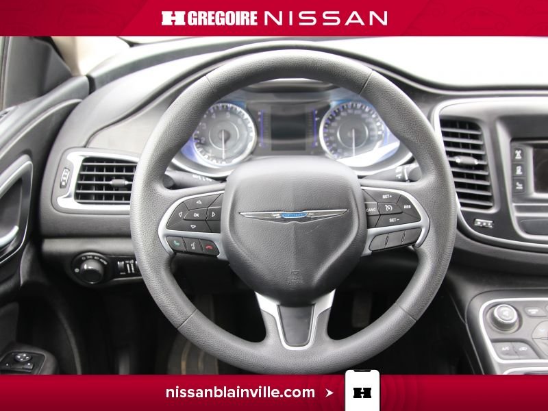 2015 Chrysler 200 White Laval - photo #13